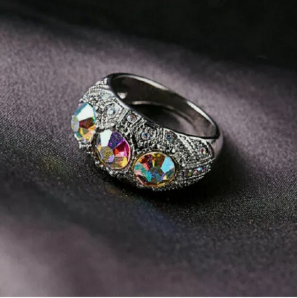 New Aurora Borealis White Gold Ring. - Picture 2 of 2